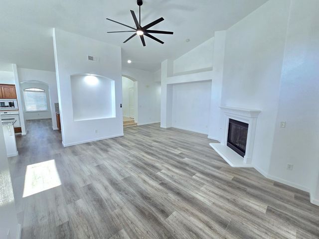 6517 E Amherst Avenue, Fresno, CA 93727