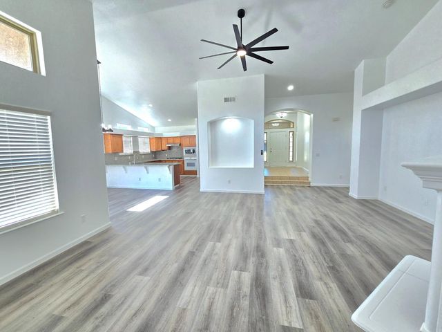 6517 E Amherst Avenue, Fresno, CA 93727