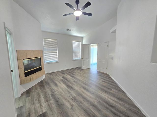 6517 E Amherst Avenue, Fresno, CA 93727