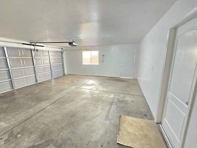 6517 E Amherst Avenue, Fresno, CA 93727