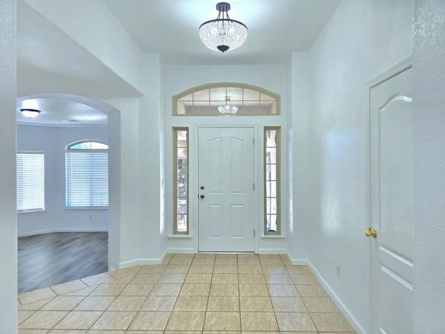6517 E Amherst Avenue, Fresno, CA 93727