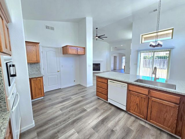 6517 E Amherst Avenue, Fresno, CA 93727
