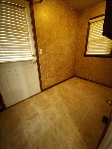 901 96th Terrace, Kansas City, MO 64155