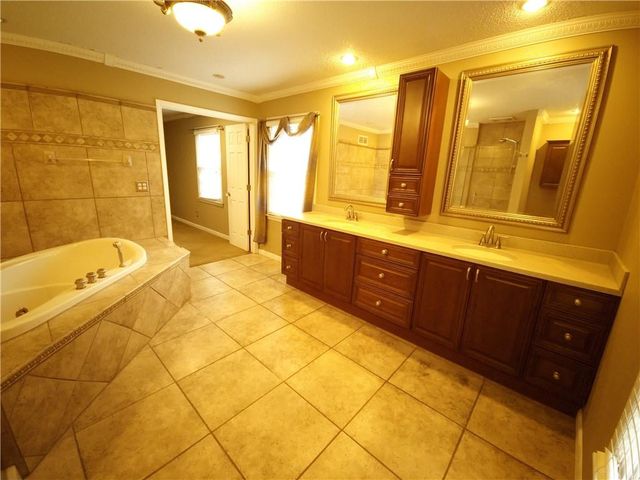 901 96th Terrace, Kansas City, MO 64155