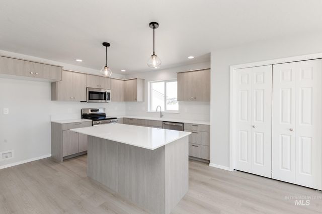 206 Marble Ave, Caldwell, ID 83605