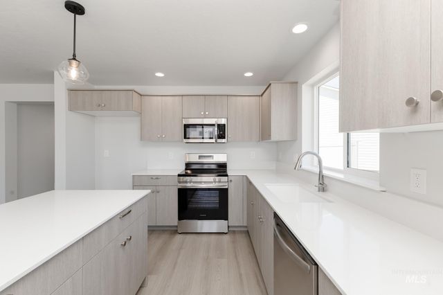 206 Marble Ave, Caldwell, ID 83605