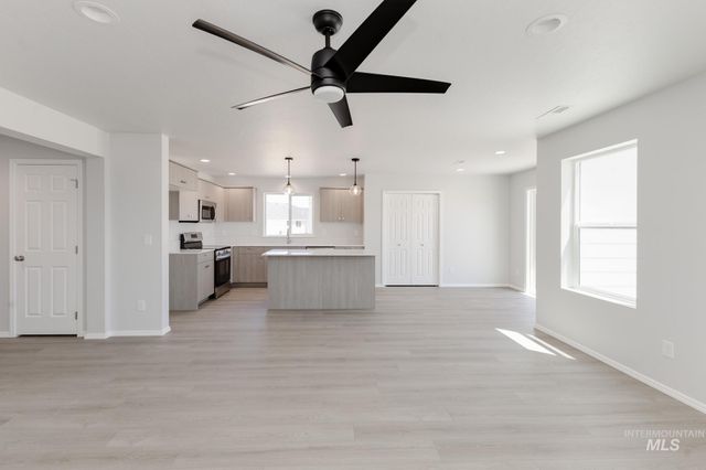 206 Marble Ave, Caldwell, ID 83605