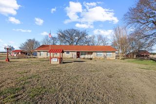 1858 Farm Road 1506, Paris, TX 75460