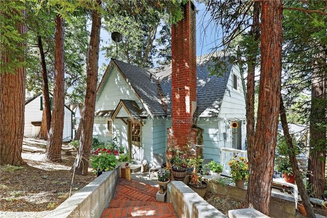 208 Heliotrope, Lake Arrowhead, CA 92352