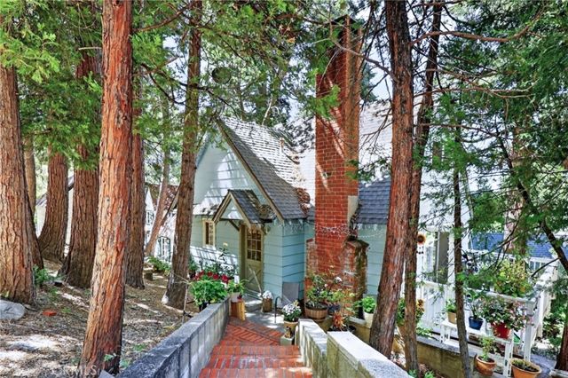208 Heliotrope, Lake Arrowhead, CA 92352