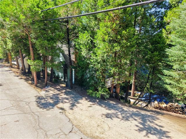 208 Heliotrope, Lake Arrowhead, CA 92352
