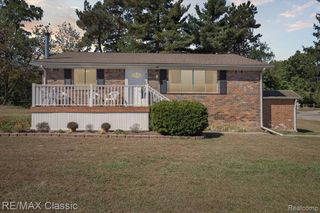 2551 Oakview Drive, Walled Lake, MI 48390