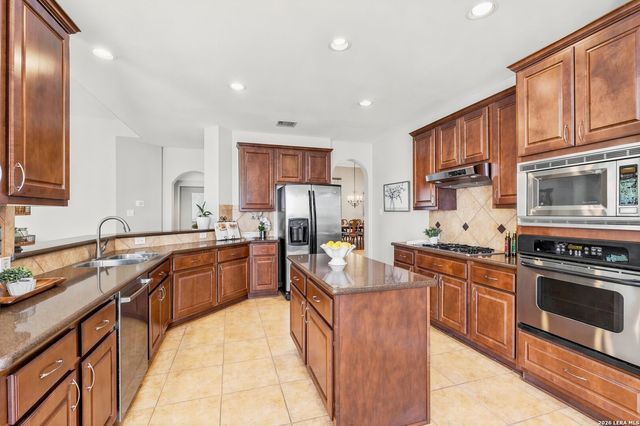1531 Heavens Peak, San Antonio, TX 78258