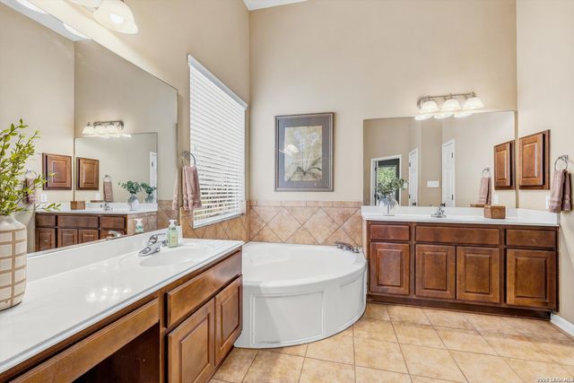 1531 Heavens Peak, San Antonio, TX 78258