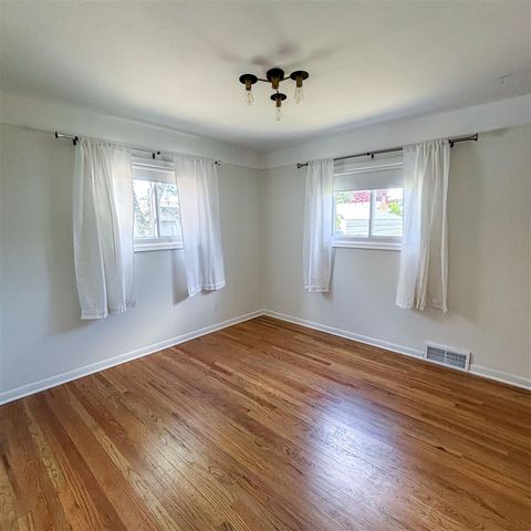 28700 Kathryn Street, Garden City, MI 48135
