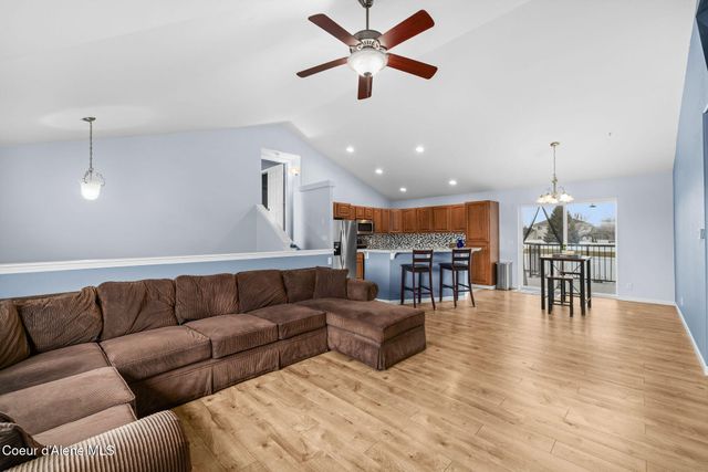 2999 W Bayberry CT, Hayden, ID 83835