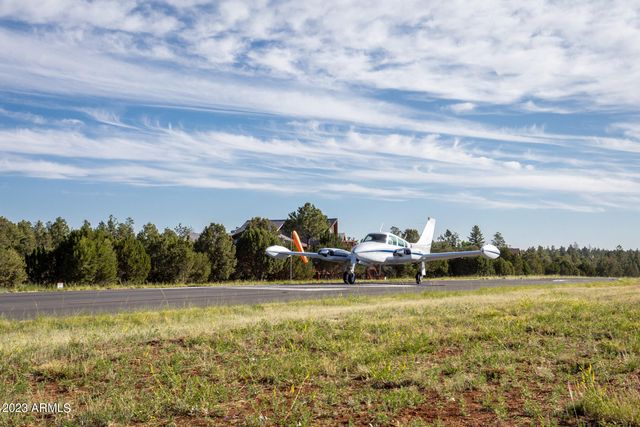 2793 SKYHAWK Drive 84PER, Overgaard, AZ 85933