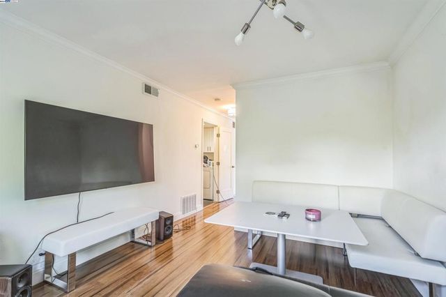 1135 Linden St, Oakland, CA 94607