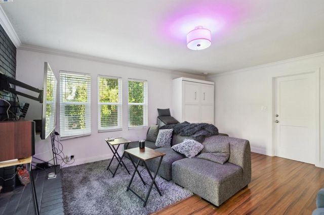 1135 Linden St, Oakland, CA 94607