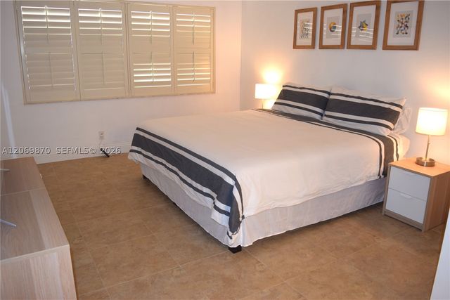 3970 Oaks Clubhouse Dr 306, Pompano Beach, FL 33069