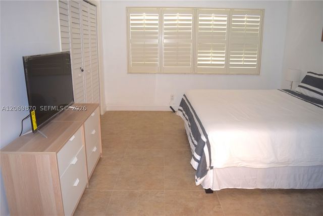 3970 Oaks Clubhouse Dr 306, Pompano Beach, FL 33069
