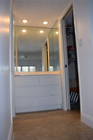 3970 Oaks Clubhouse Dr 306, Pompano Beach, FL 33069