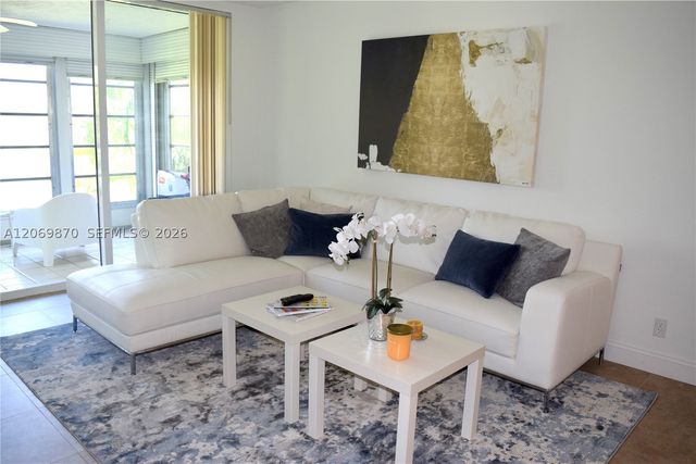 3970 Oaks Clubhouse Dr 306, Pompano Beach, FL 33069