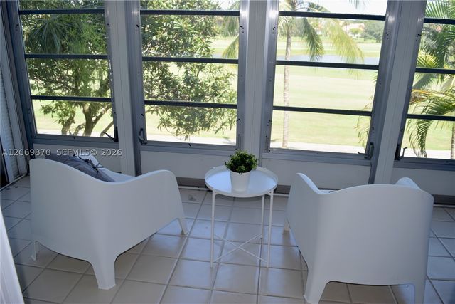 3970 Oaks Clubhouse Dr 306, Pompano Beach, FL 33069