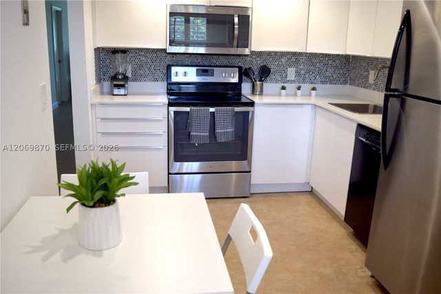 3970 Oaks Clubhouse Dr 306, Pompano Beach, FL 33069