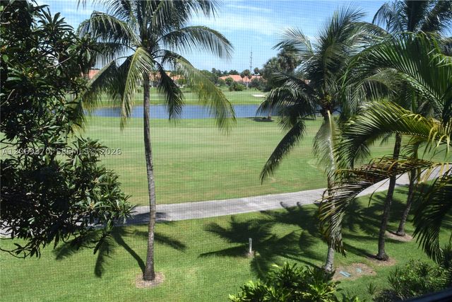 3970 Oaks Clubhouse Dr 306, Pompano Beach, FL 33069