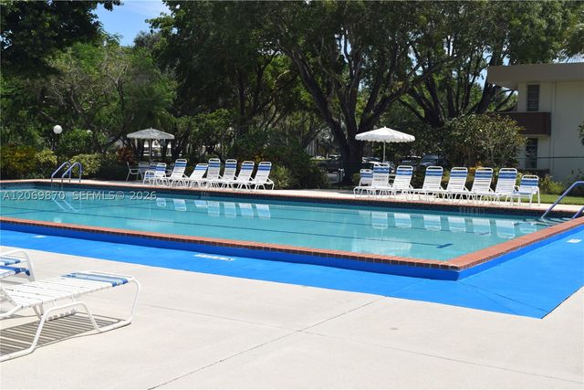 3970 Oaks Clubhouse Dr 306, Pompano Beach, FL 33069