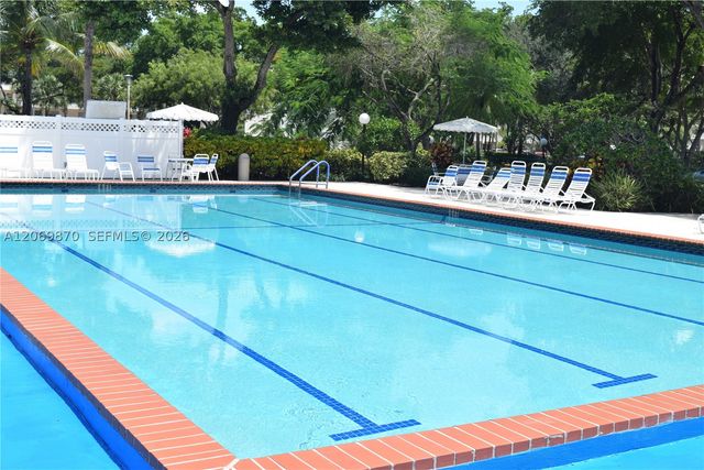 3970 Oaks Clubhouse Dr 306, Pompano Beach, FL 33069