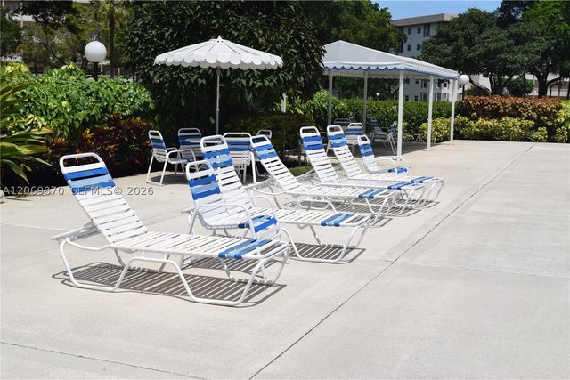 3970 Oaks Clubhouse Dr 306, Pompano Beach, FL 33069