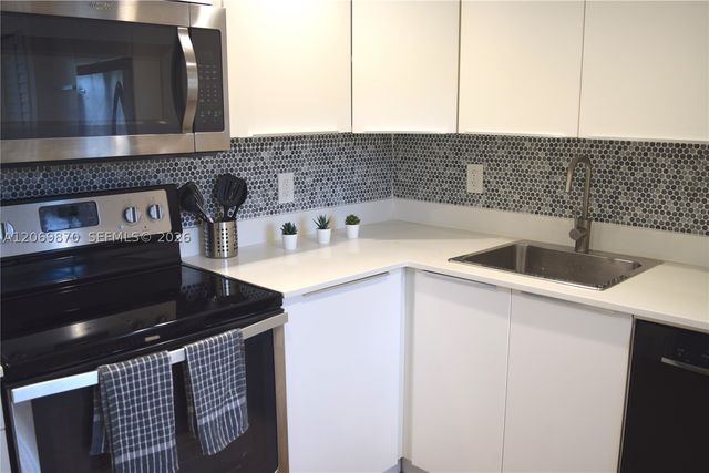 3970 Oaks Clubhouse Dr 306, Pompano Beach, FL 33069