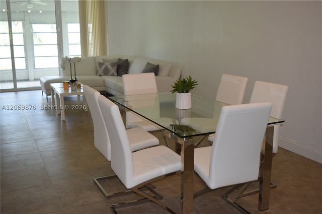 3970 Oaks Clubhouse Dr 306, Pompano Beach, FL 33069