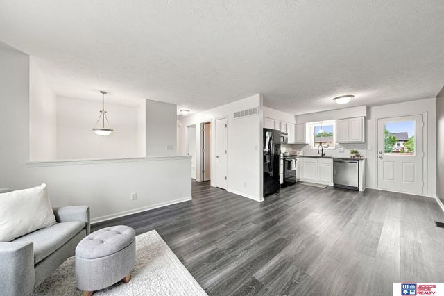 1611 SW Jordan Street, Lincoln, NE 68522