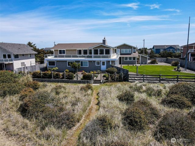 935 S Sand Dune Avenue SW, Ocean Shores, WA 98569