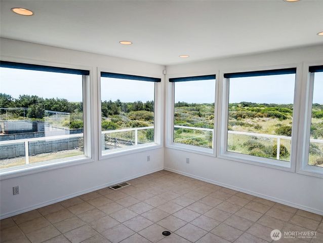 935 S Sand Dune Avenue SW, Ocean Shores, WA 98569