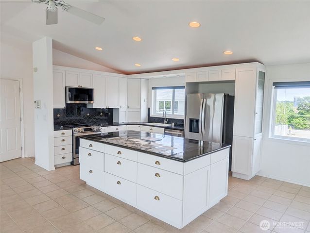 935 S Sand Dune Avenue SW, Ocean Shores, WA 98569