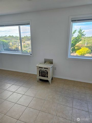 935 S Sand Dune Avenue SW, Ocean Shores, WA 98569