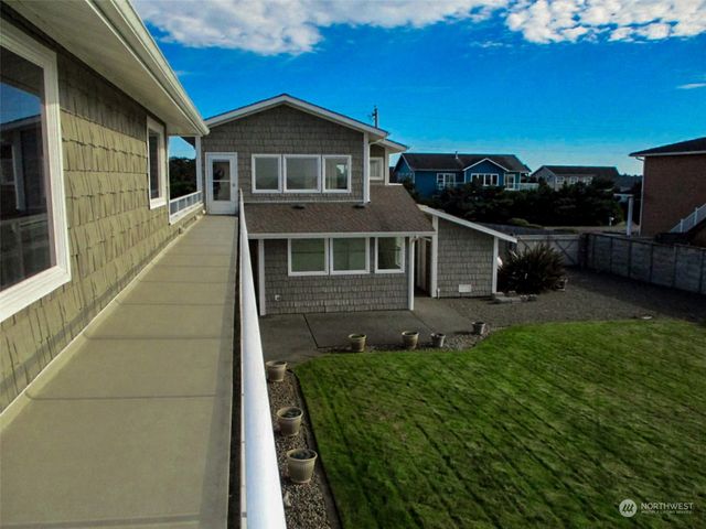 935 S Sand Dune Avenue SW, Ocean Shores, WA 98569