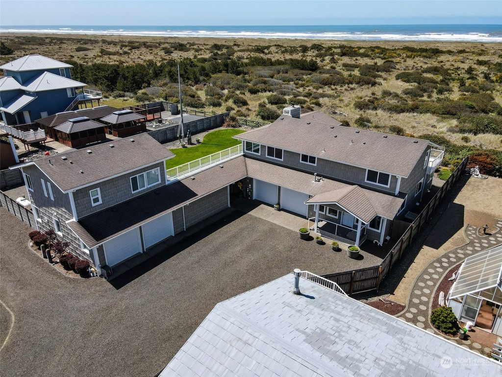 935 S Sand Dune Avenue SW, Ocean Shores, WA 98569