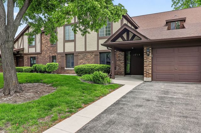 1715 Lakecliffe Drive B, Wheaton, IL 60189