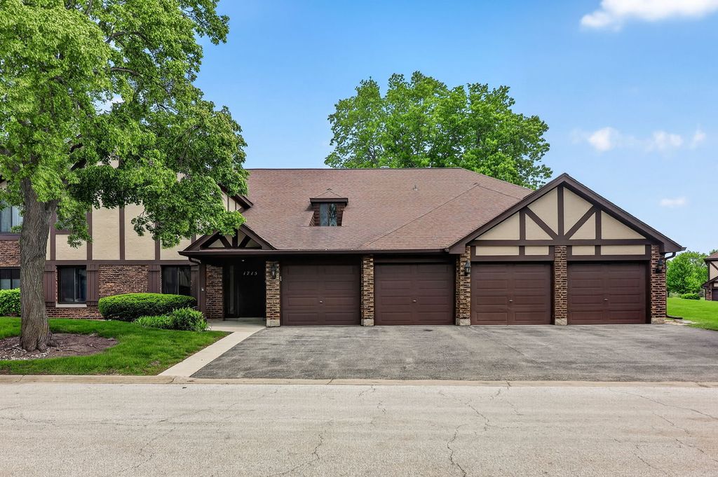 1715 Lakecliffe Drive B, Wheaton, IL 60189
