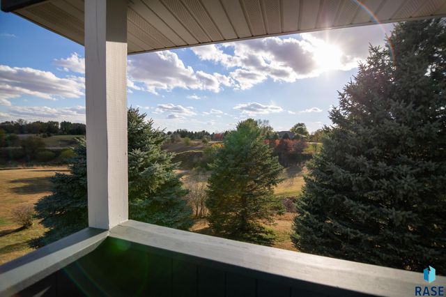 47869 Chateau Ct Court, Harrisburg, SD 57032