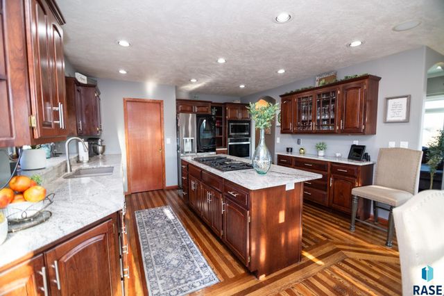 47869 Chateau Ct Court, Harrisburg, SD 57032