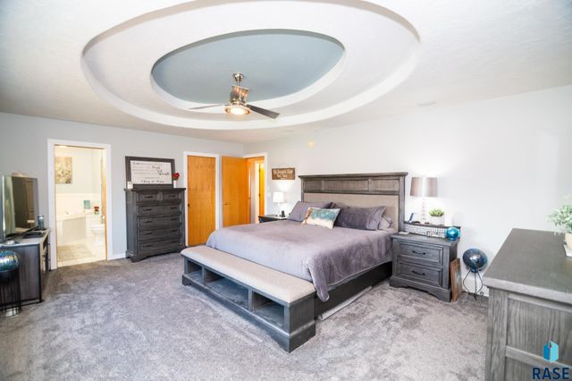 47869 Chateau Ct Court, Harrisburg, SD 57032