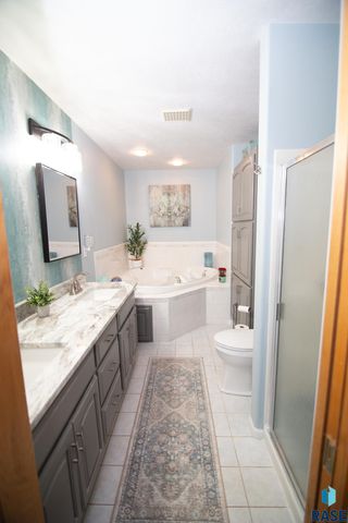 47869 Chateau Ct Court, Harrisburg, SD 57032