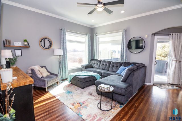 47869 Chateau Ct Court, Harrisburg, SD 57032