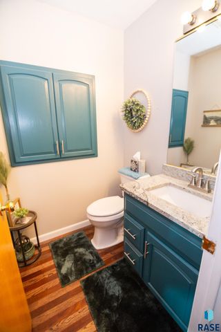 47869 Chateau Ct Court, Harrisburg, SD 57032